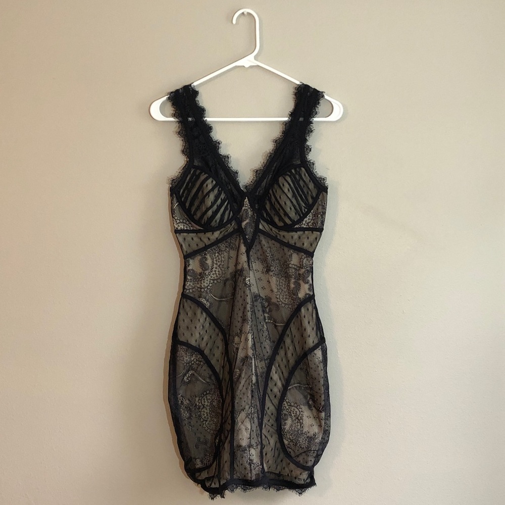 Bebe Lace Overlay Bodycon Dress | EUC | Size M
